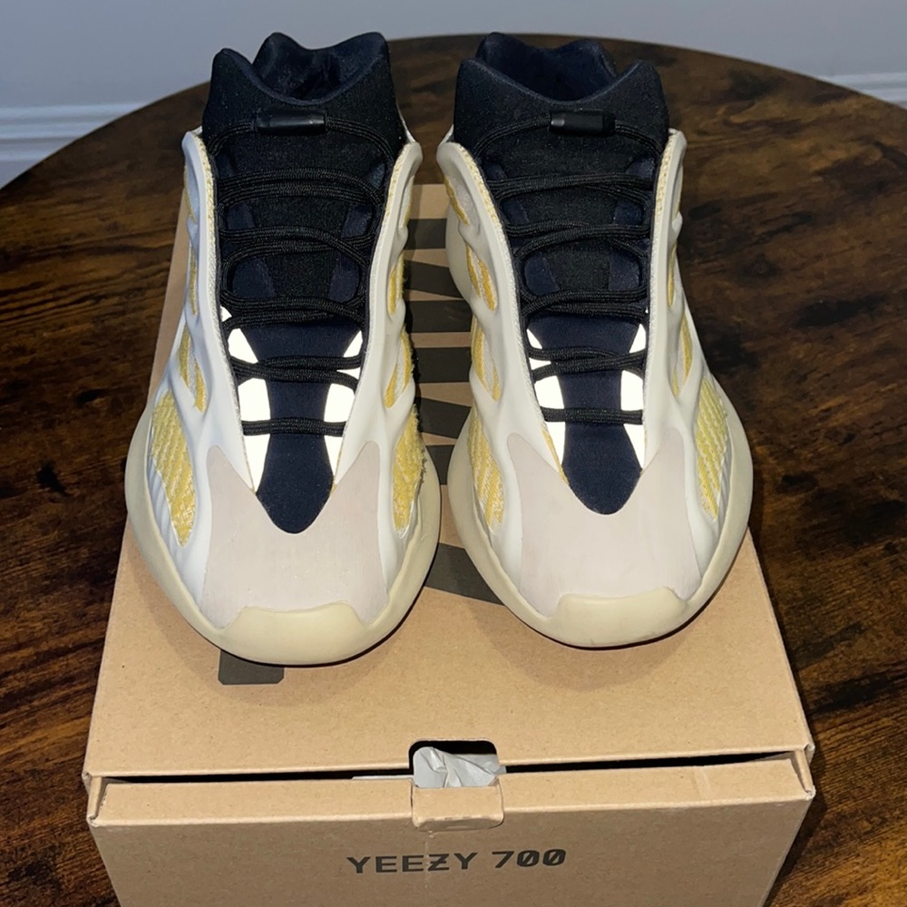 Slightly used Yeezy 700 V3 ClaBro